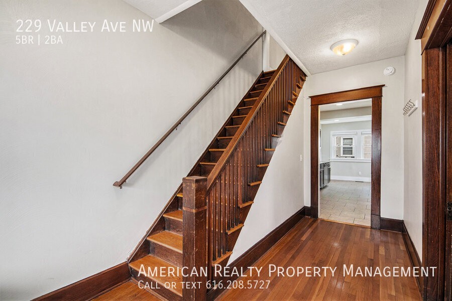 229 Valley Ave Nw - Photo 2 of 20