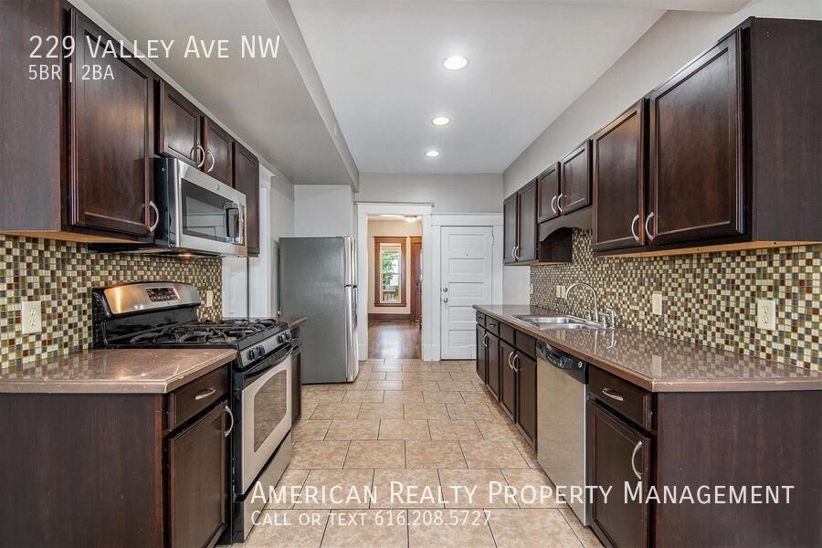 229 Valley Ave Nw - Photo 5 of 20