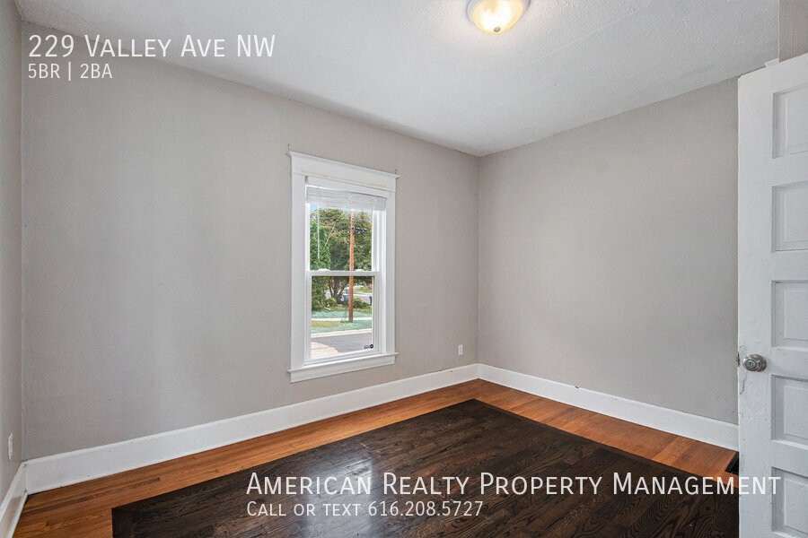 229 Valley Ave Nw - Photo 7 of 20