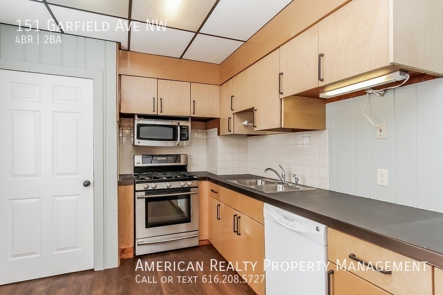 151 Garfield Ave Nw - Photo 3 of 19