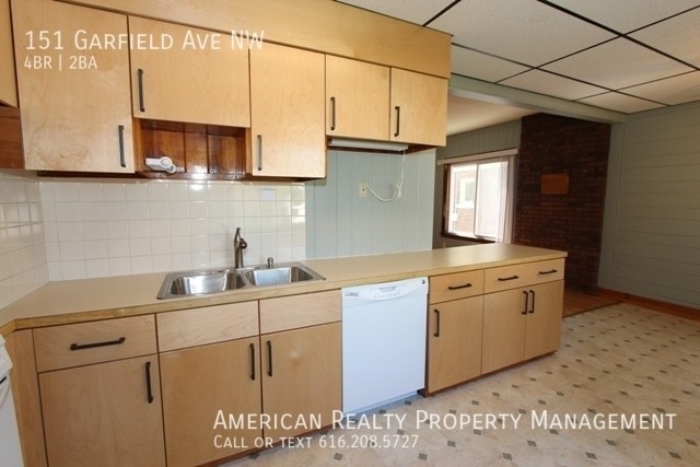 151 Garfield Ave Nw - Photo 4 of 19