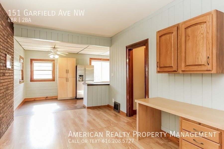 151 Garfield Ave Nw - Photo 5 of 19