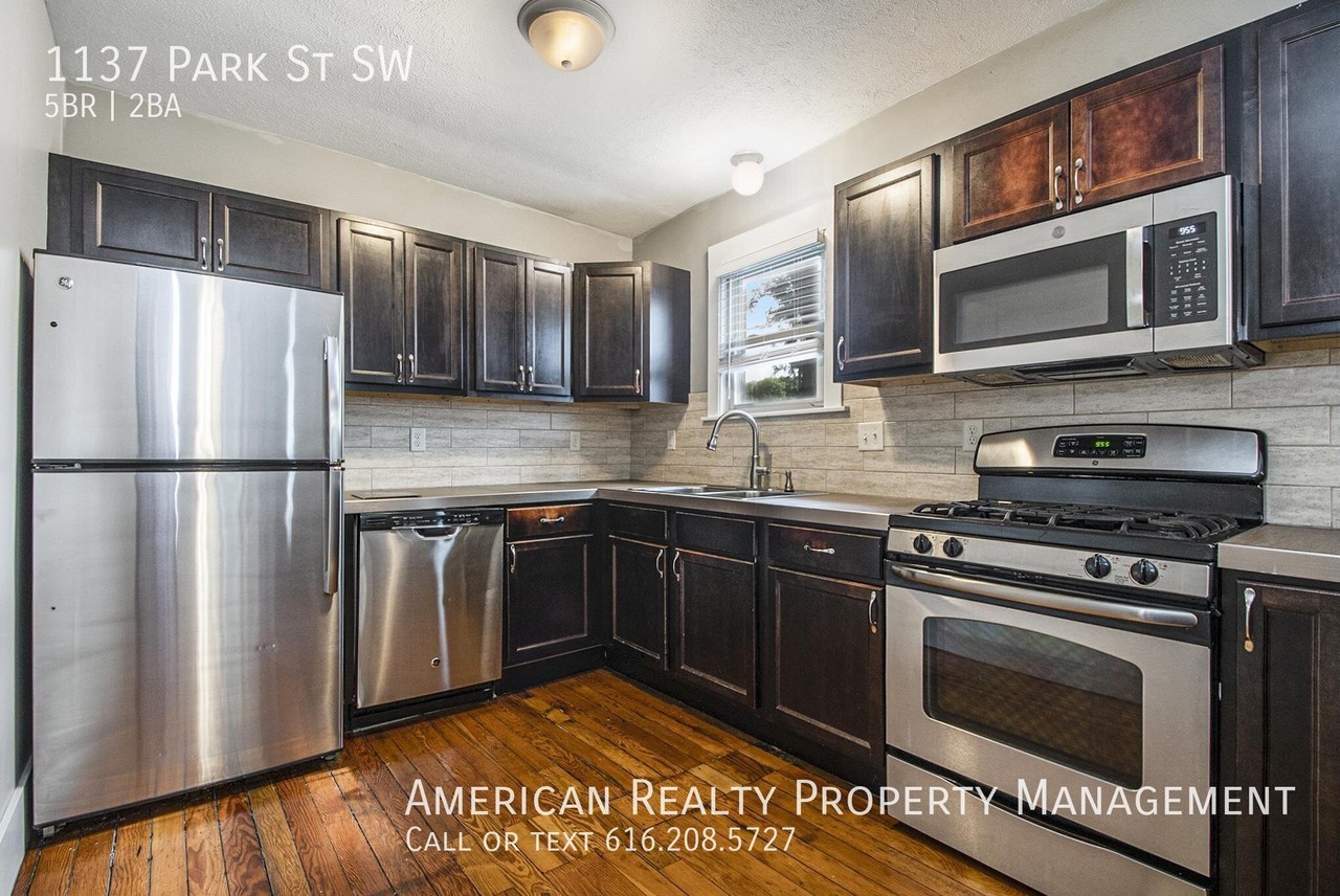 1137 Park St Sw - Photo 4 of 21