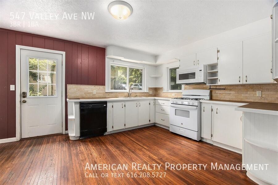 547 Valley Ave Nw - Photo 4 of 16