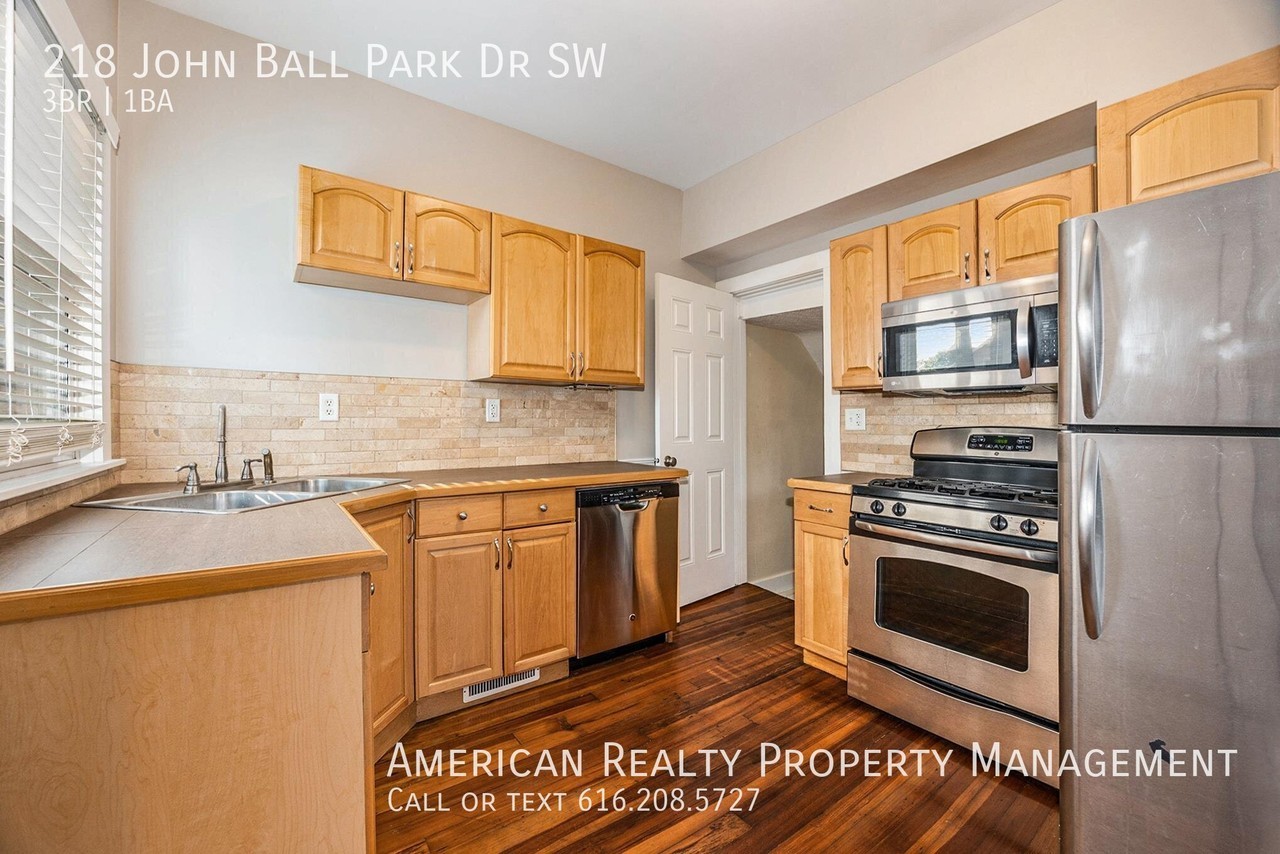 218 John Ball Park Dr Sw - Photo 4 of 19