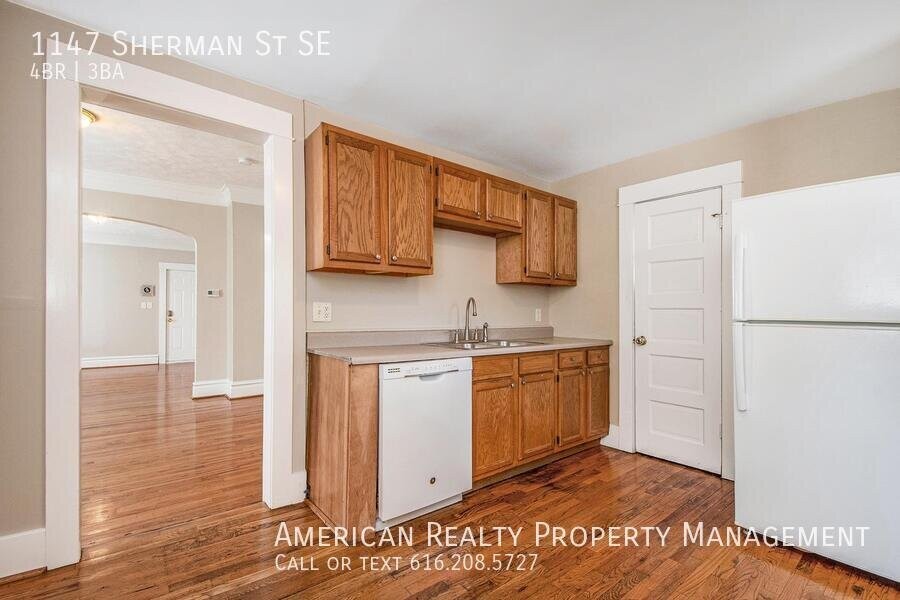 1147 Sherman St Se - Photo 4 of 22