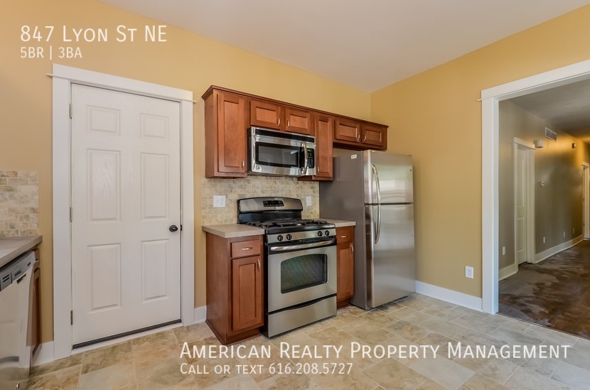 847 Lyon St Ne - Photo 3 of 20