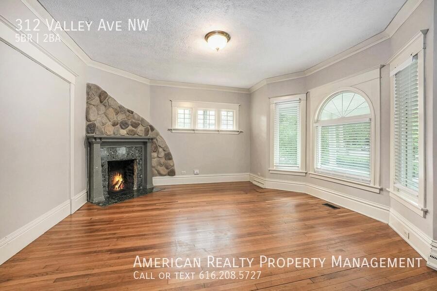 312 Valley Ave Nw - Photo 2 of 19