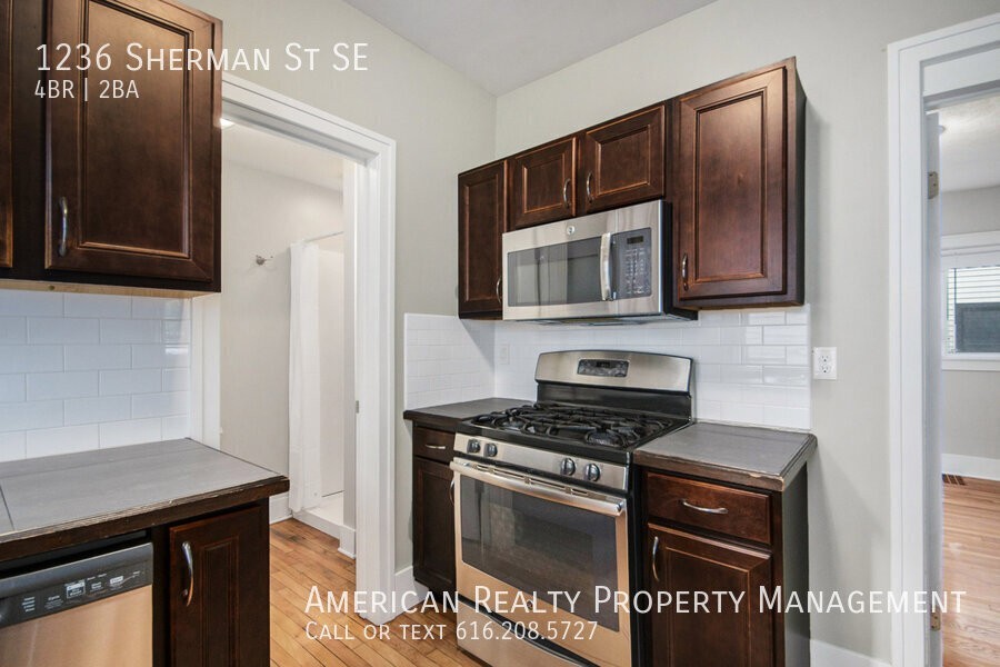1236 Sherman St Se - Photo 4 of 18