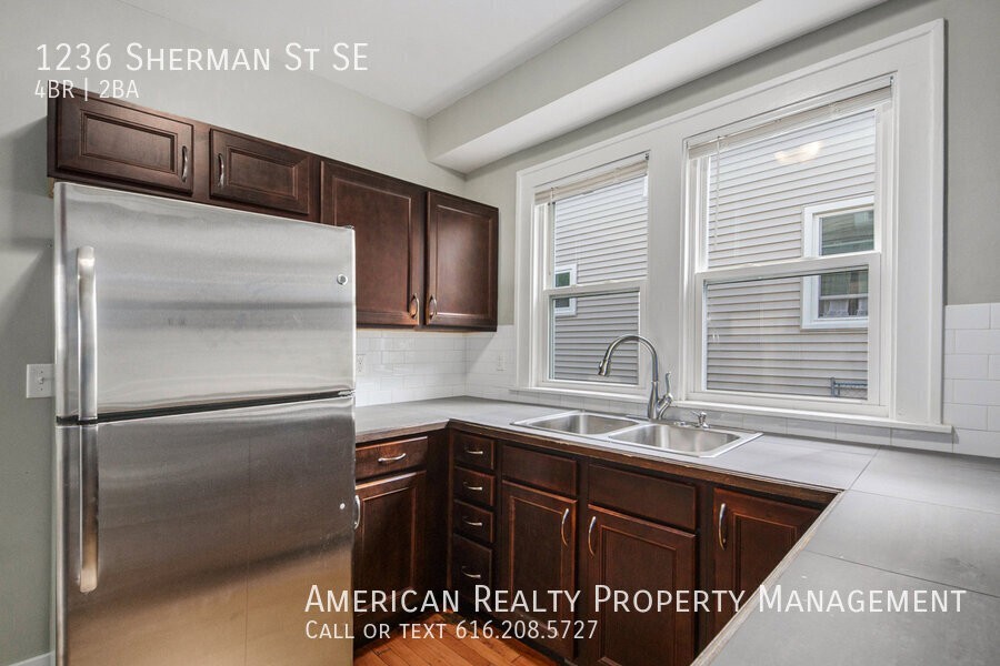 1236 Sherman St Se - Photo 5 of 18