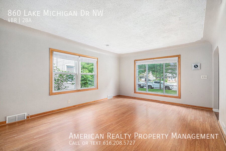 860 Lake Michigan Dr Nw - Photo 2 of 19