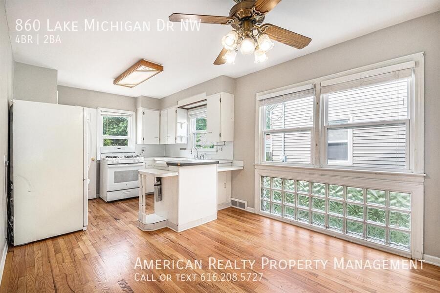 860 Lake Michigan Dr Nw - Photo 4 of 19