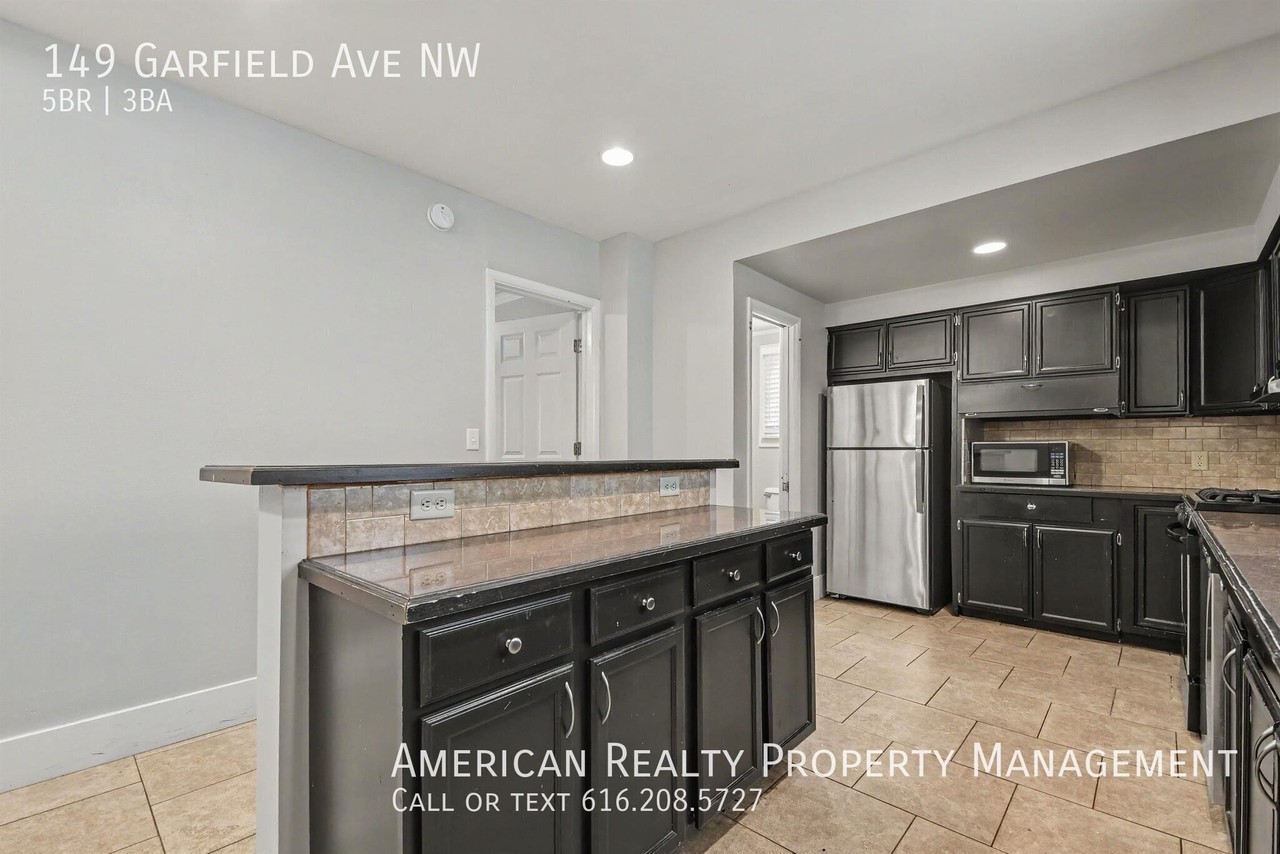 149 Garfield Ave Nw - Photo 4 of 20