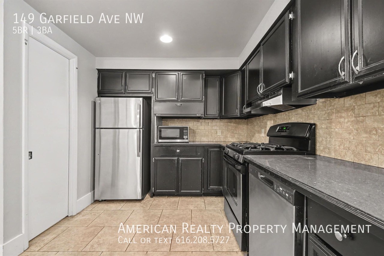 149 Garfield Ave Nw - Photo 5 of 20