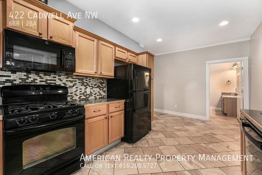 422 Cadwell Ave Nw - Photo 4 of 17
