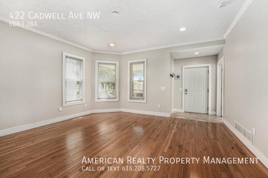422 Cadwell Ave Nw - Photo 6 of 17