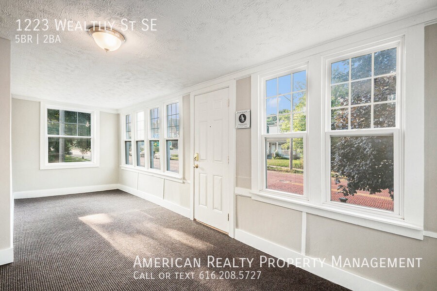 1223 Wealthy St Se - Photo 6 of 18