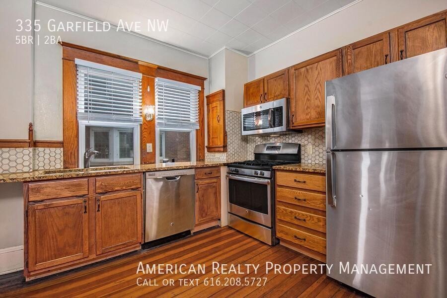 335 Garfield Ave Nw - Photo 4 of 22