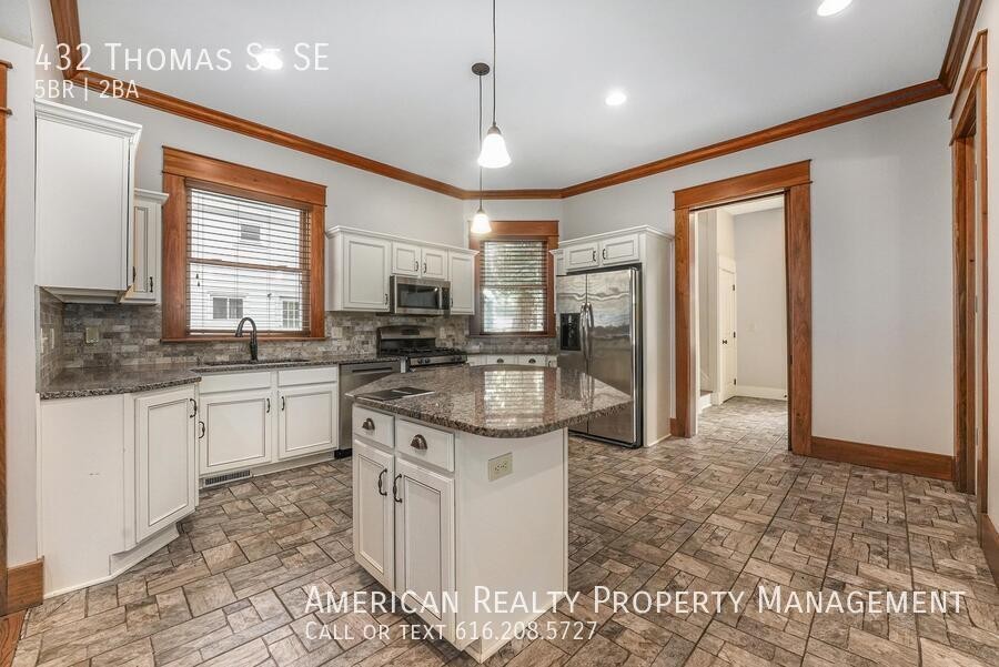 432 Thomas St Se - Photo 4 of 18