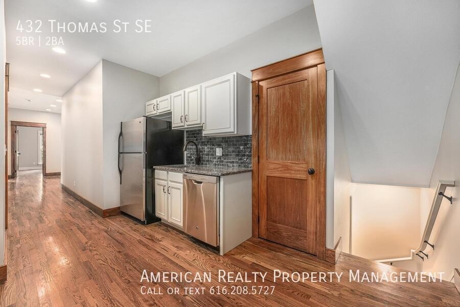 432 Thomas St Se - Photo 5 of 18