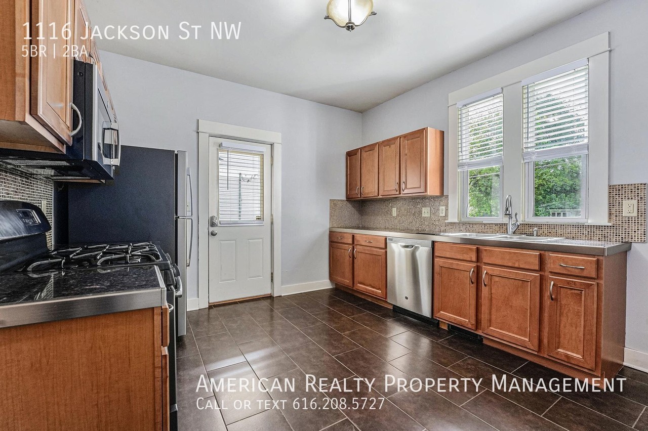 1116 Jackson St Nw - Photo 4 of 19