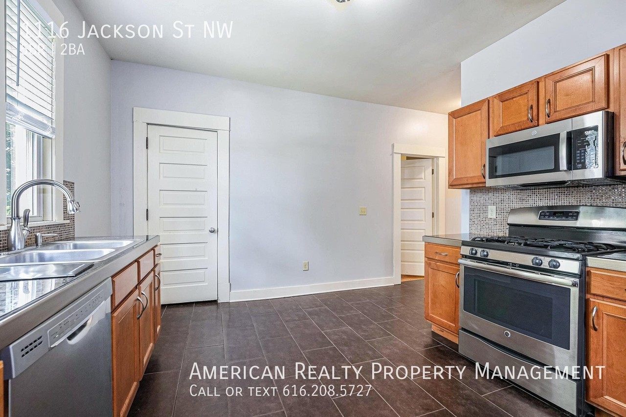 1116 Jackson St Nw - Photo 5 of 19