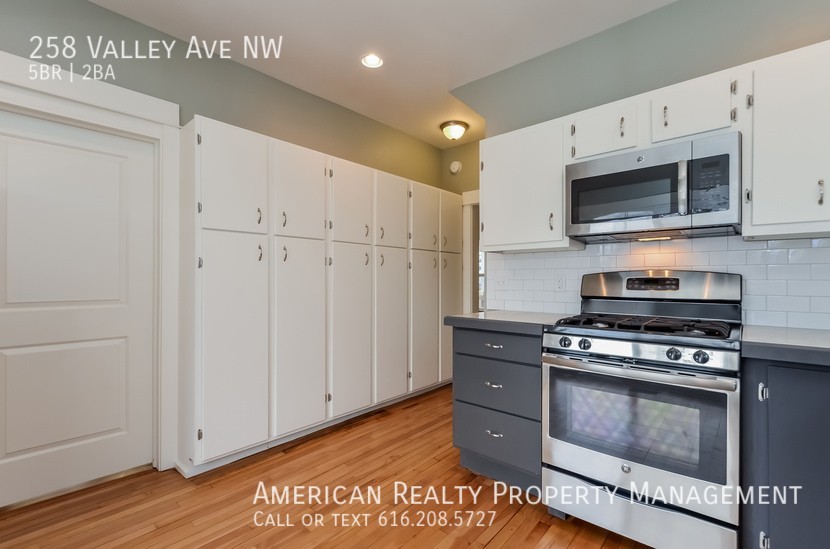 258 Valley Ave Nw - Photo 4 of 20