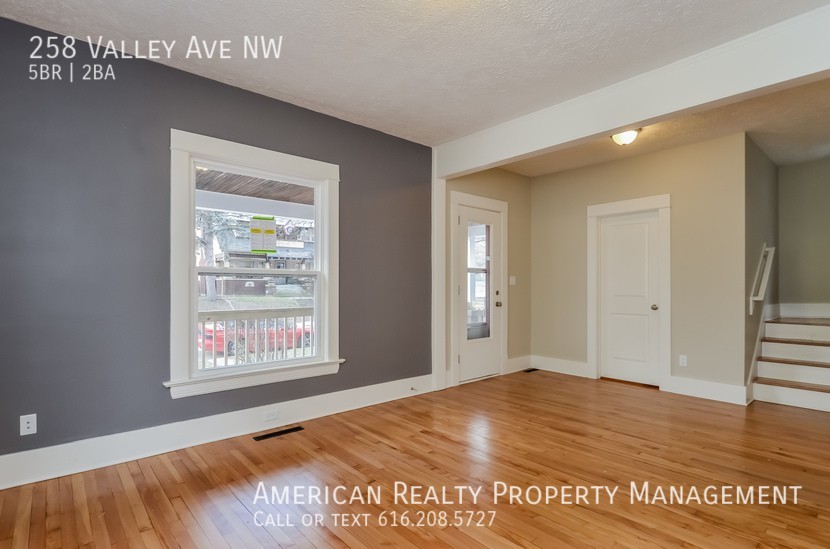 258 Valley Ave Nw - Photo 5 of 20