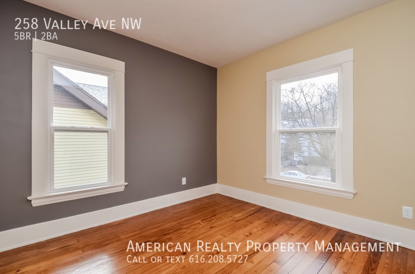 258 Valley Ave Nw - Photo 7 of 20
