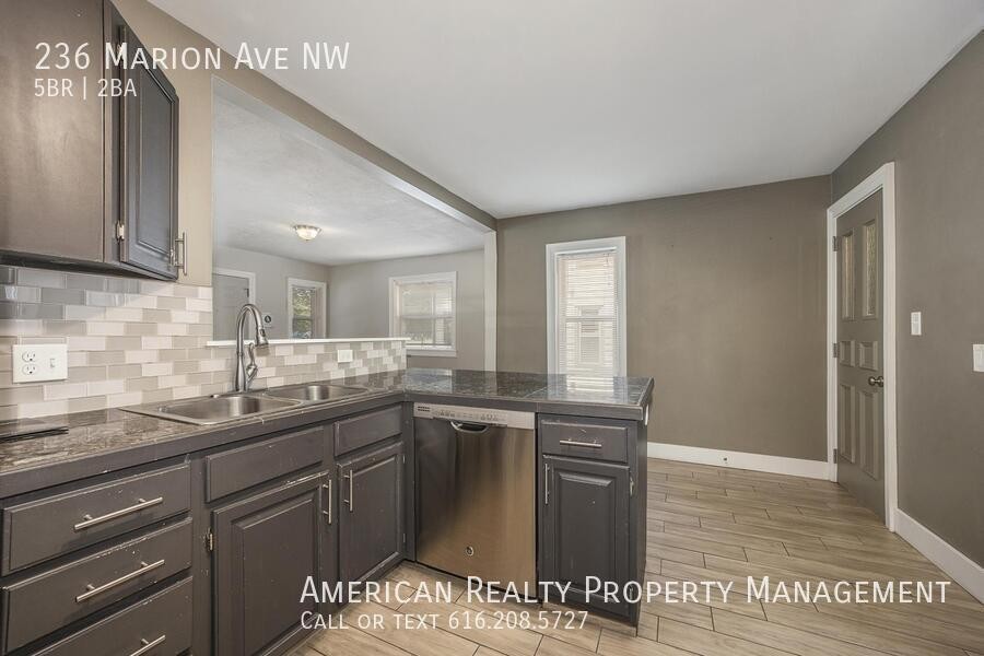 236 Marion Ave Nw - Photo 4 of 17