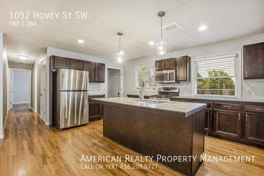 1052 Hovey St Sw - Photo 2 of 18