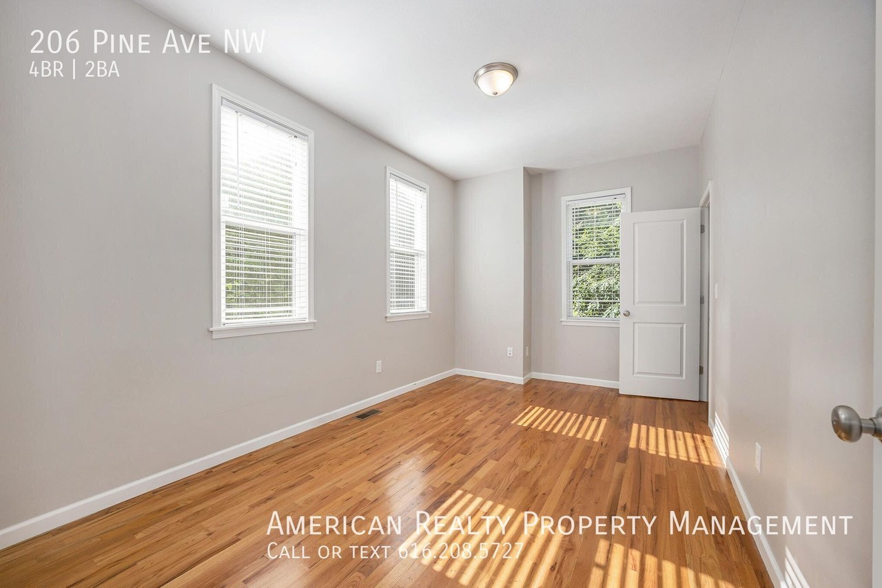 206 Pine Ave Nw - Photo 6 of 17