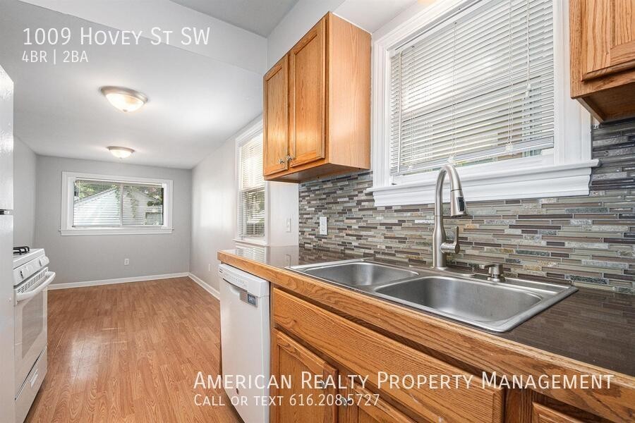 1009 Hovey St Sw - Photo 5 of 20
