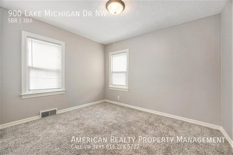 900 Lake Michigan Dr Nw - Photo 7 of 19