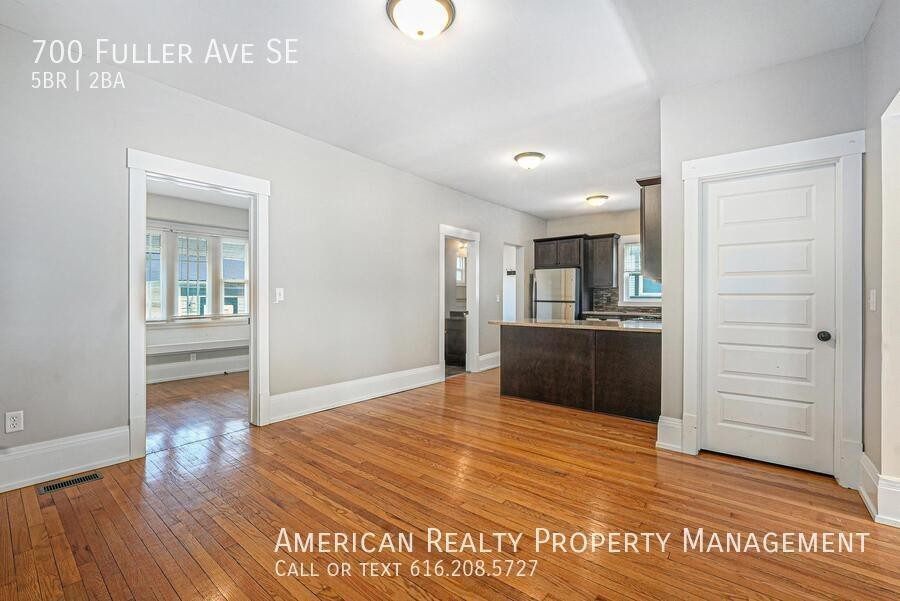 700 Fuller Ave Se - Photo 6 of 18