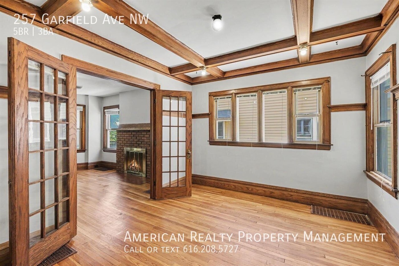 257 Garfield Ave Nw - Photo 5 of 19
