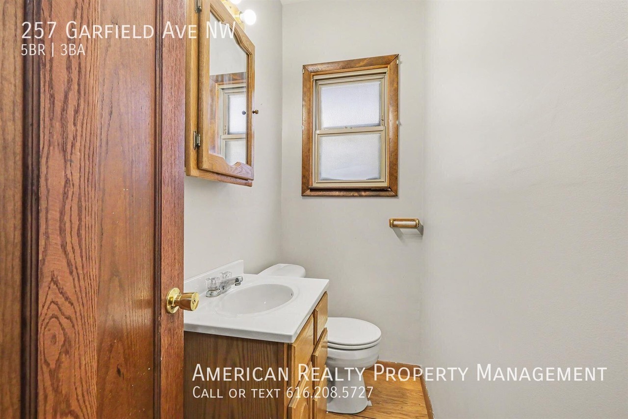 257 Garfield Ave Nw - Photo 6 of 19