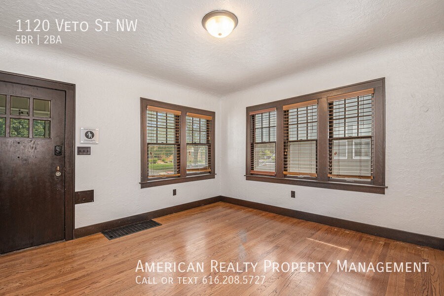 1120 Veto St Nw - Photo 2 of 20