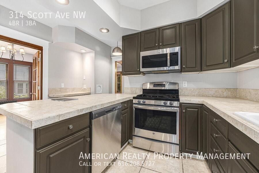 314 Scott Ave Nw - Photo 5 of 25