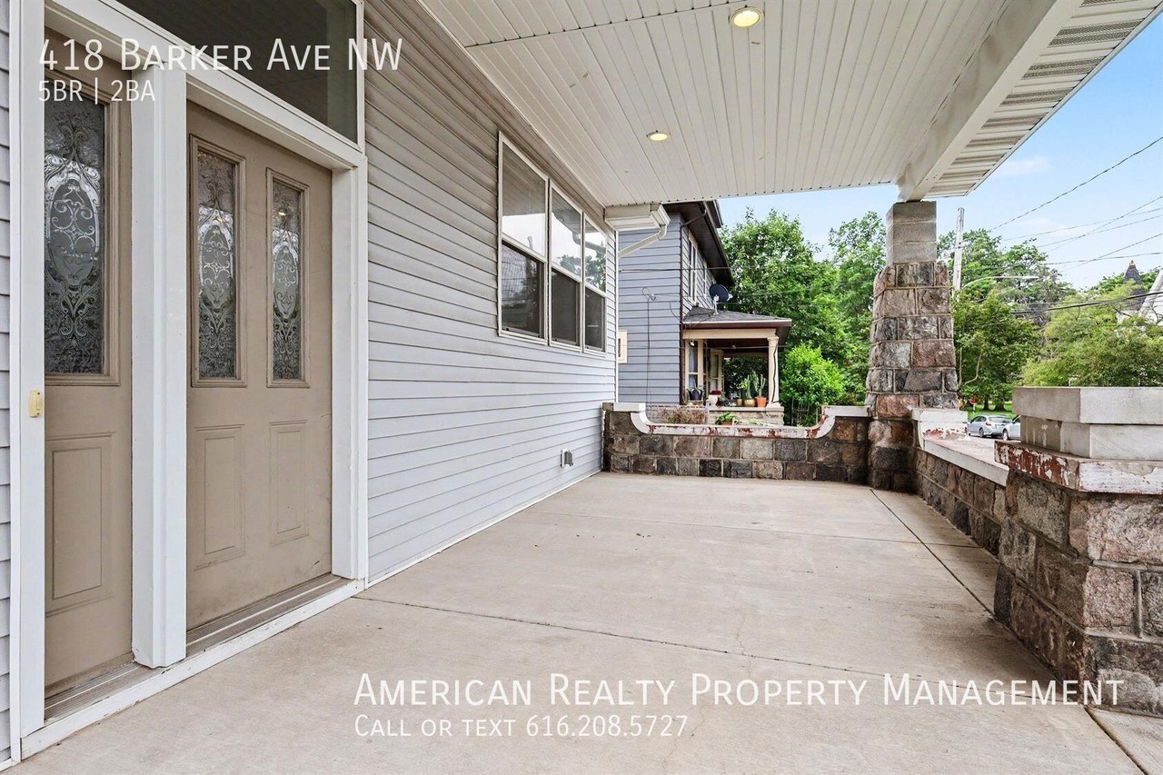 418 Barker Ave Nw - Photo 2 of 19