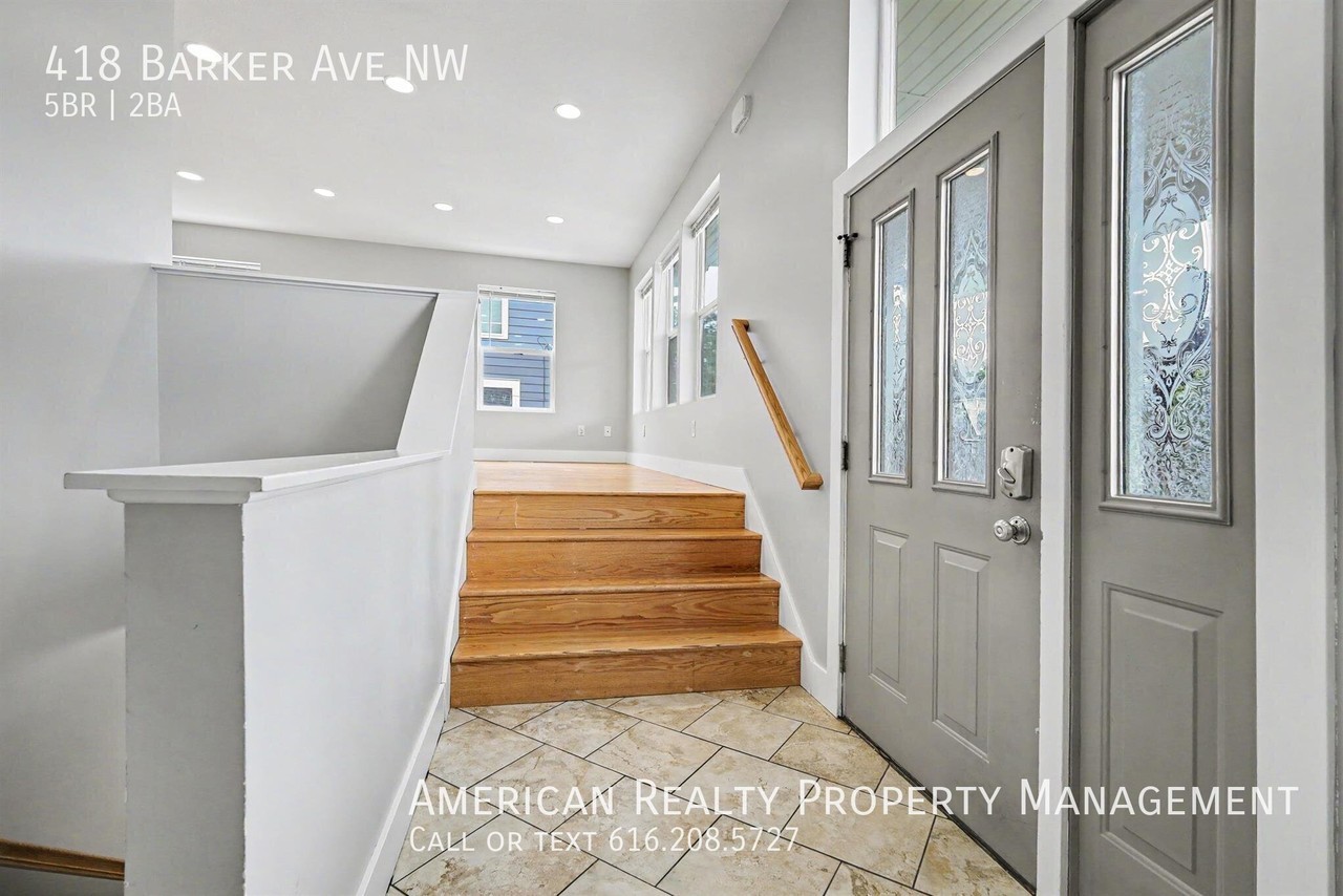 418 Barker Ave Nw - Photo 4 of 19