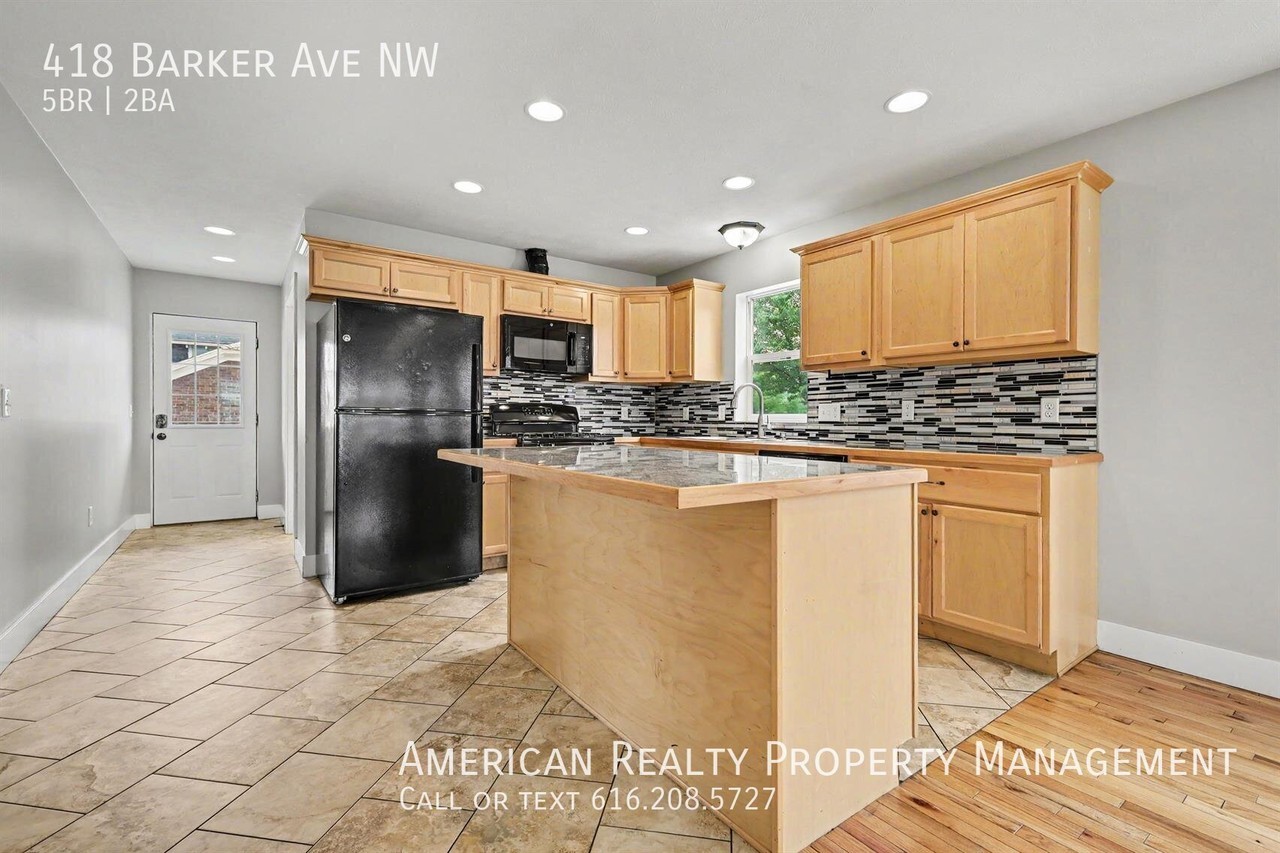 418 Barker Ave Nw - Photo 6 of 19