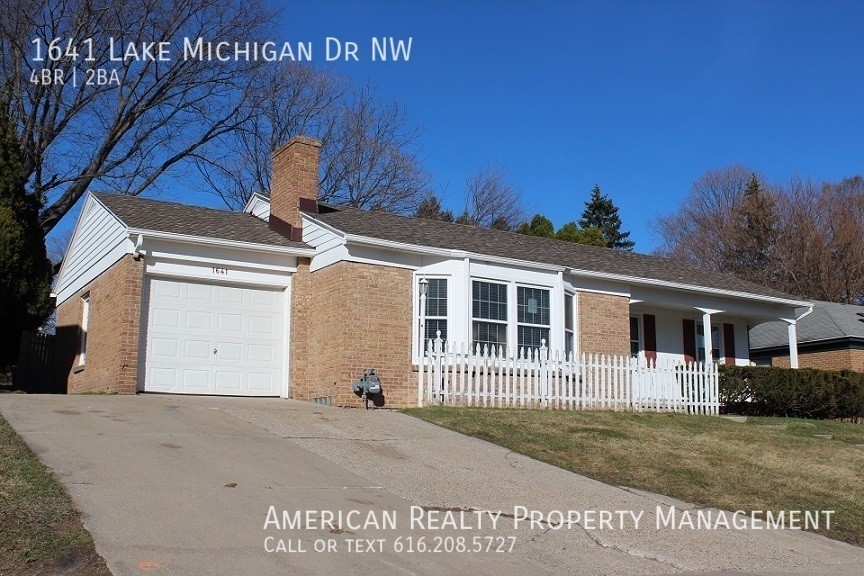 1641 Lake Michigan Dr Nw