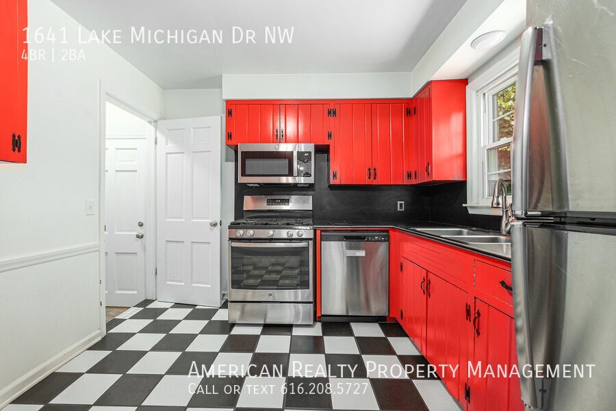 1641 Lake Michigan Dr Nw - Photo 6 of 19