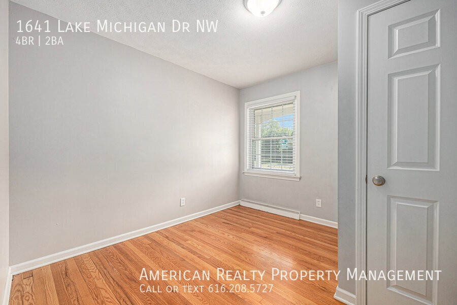1641 Lake Michigan Dr Nw - Photo 7 of 19