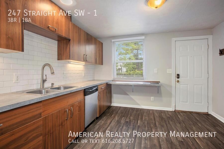 247 Straight Ave Sw #1 - Photo 4 of 14