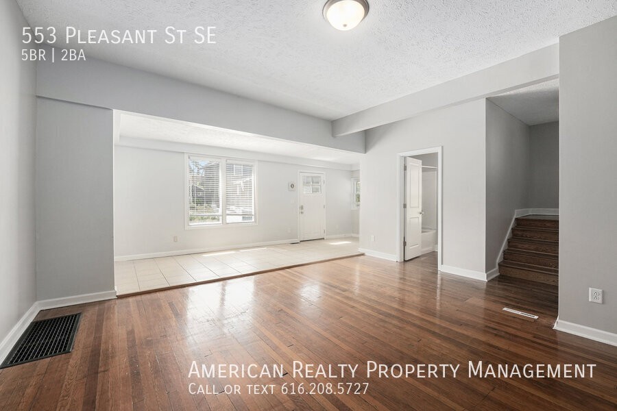 553 Pleasant St Se - Photo 2 of 17