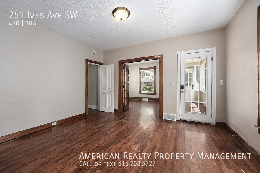 251 Ives Ave Sw - Photo 2 of 17