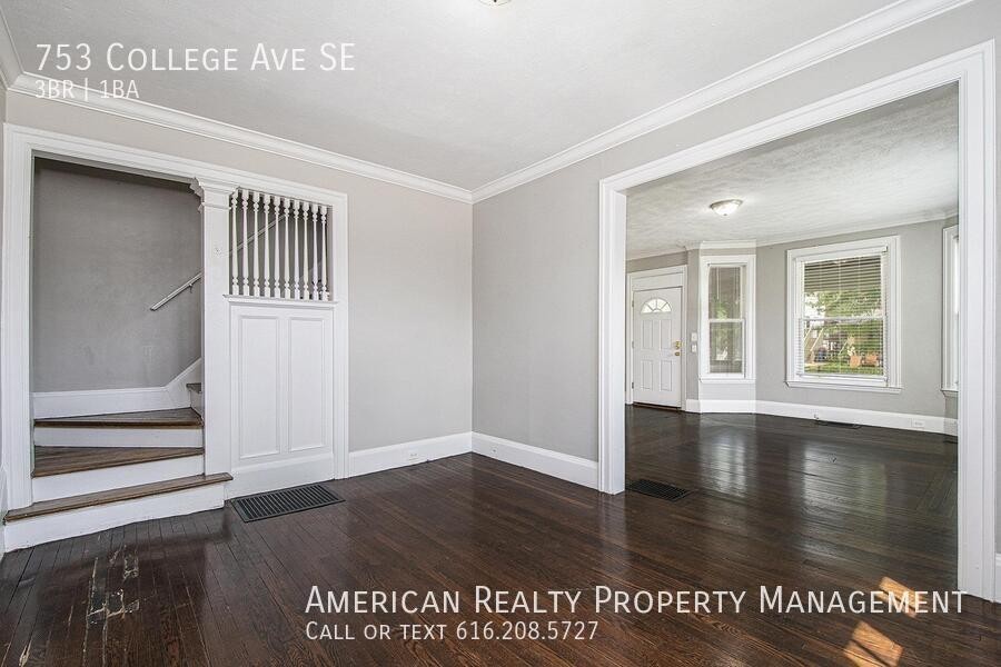 753 College Ave Se - Photo 6 of 18