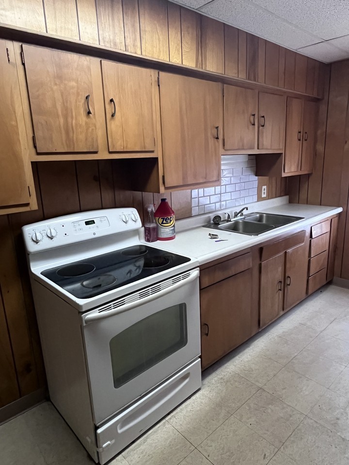 395 Division St #1stREAR - Photo 2 of 9